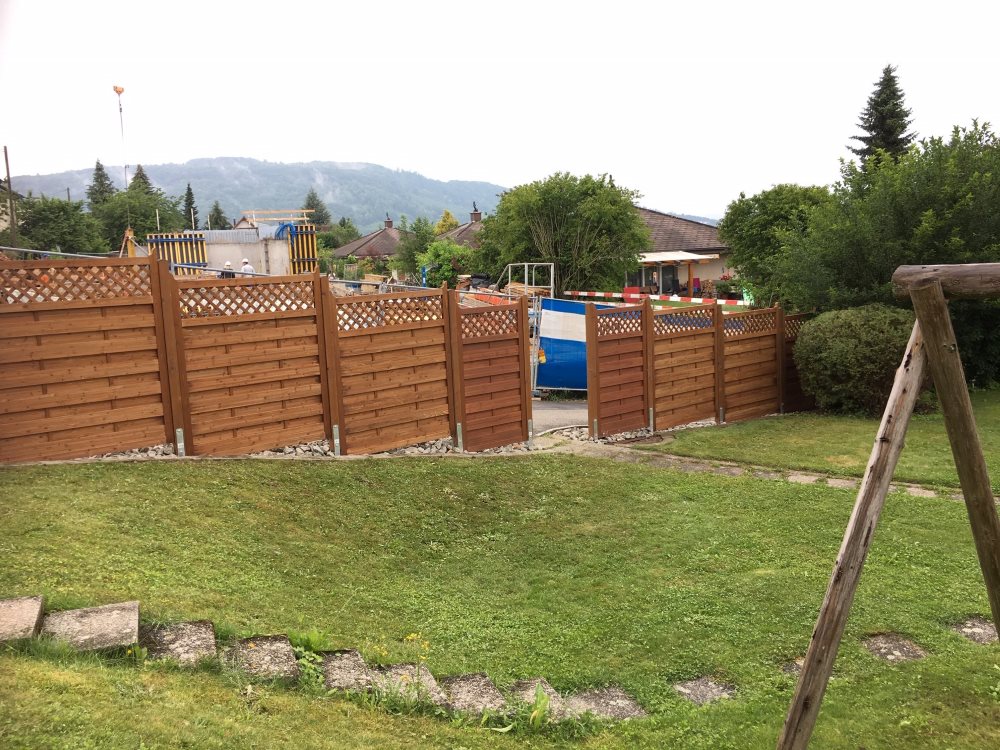 Sichtschutzwand aus Holz: Gartenarbeiten von ROLEs Dienstleistungen in Rothrist im Kanton Aargau (AG)
